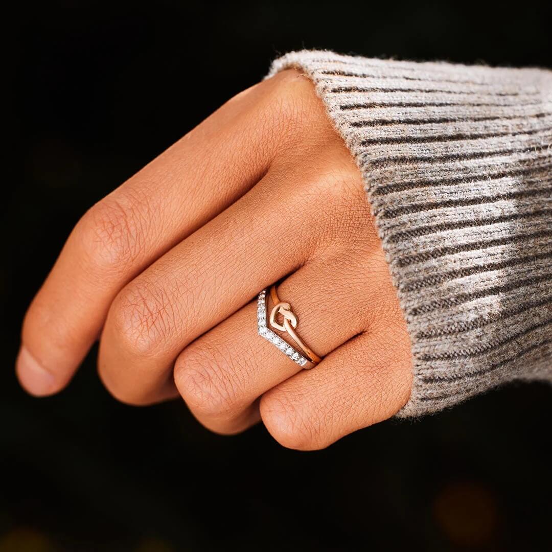 LOVE KNOT RING