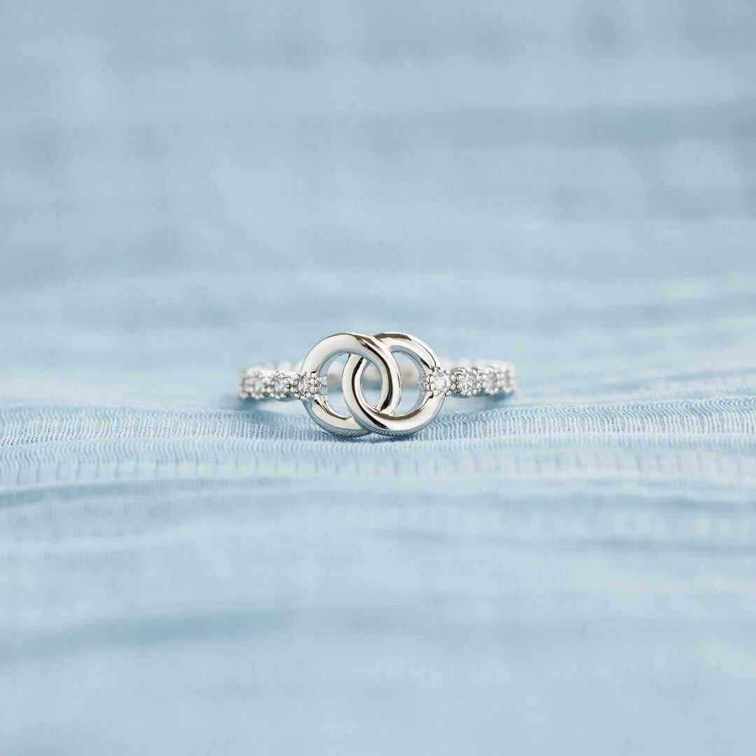 MOTHER & DAUGHTER FOREVER LINKED PAVÉ INTERLOCKING RING